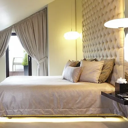 9hotel Mercy