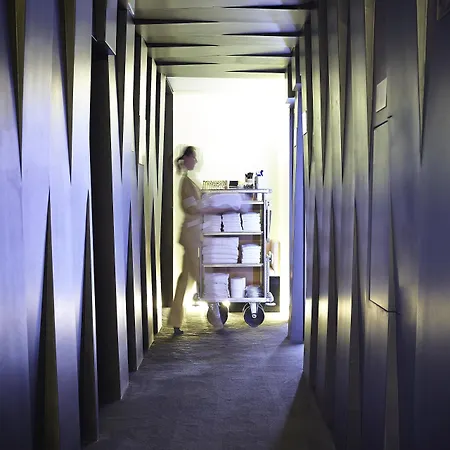 9hotel Mercy מלון 4*