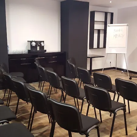 מלון 9hotel Mercy 4*