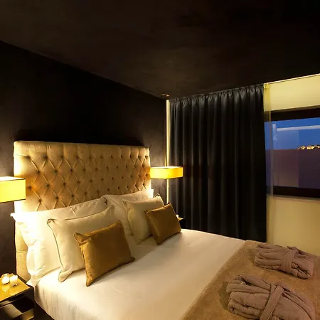 מלון 9hotel Mercy 4*