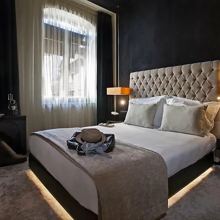 9hotel Mercy فندق 4*