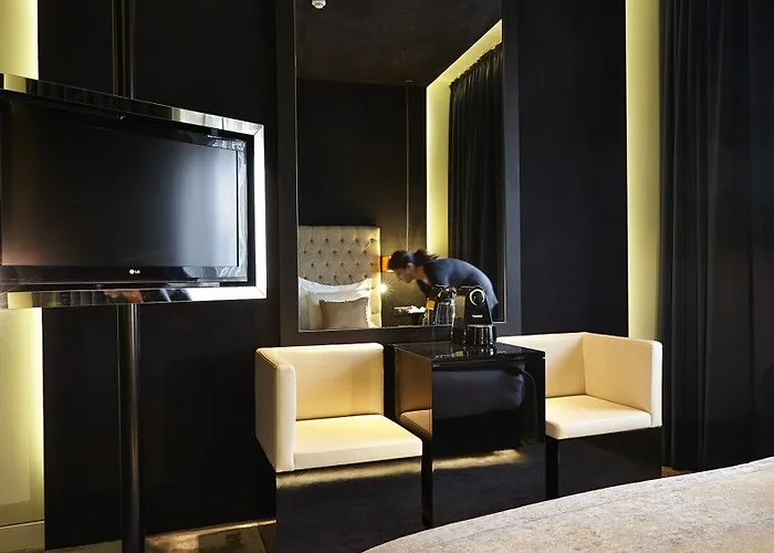 9hotel Mercy Otel 4*