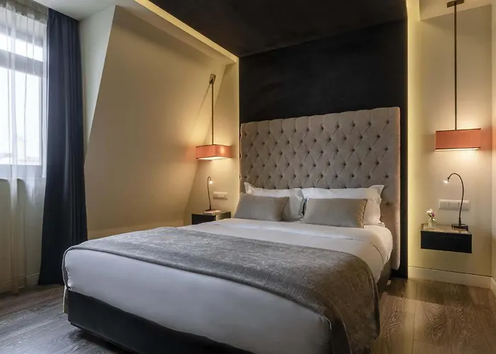 9hotel Mercy Otel 4*