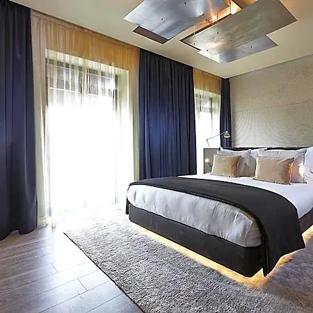 Hotel 9hotel Mercy 4*