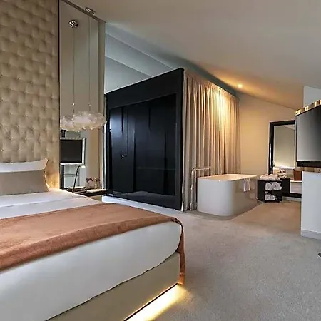 9hotel Mercy