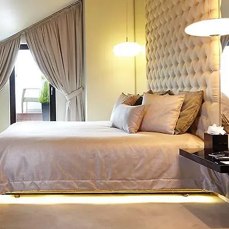 9hotel Mercy فندق